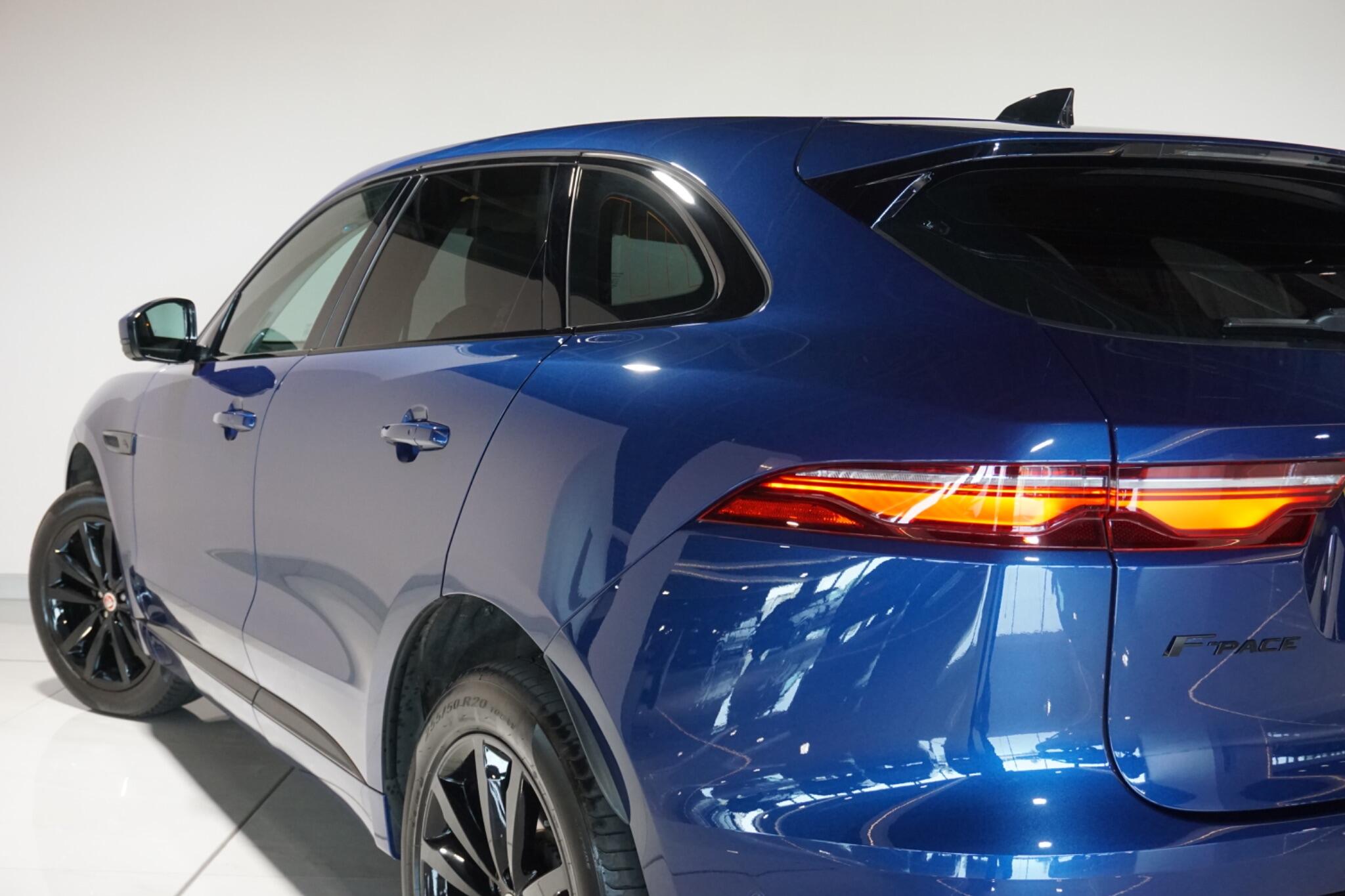 Jaguar F-PACE 3.0 D300 MHEV R-Dynamic SE SUV 5dr Diesel Auto AWD Euro 6 (s/s) (300 ps)